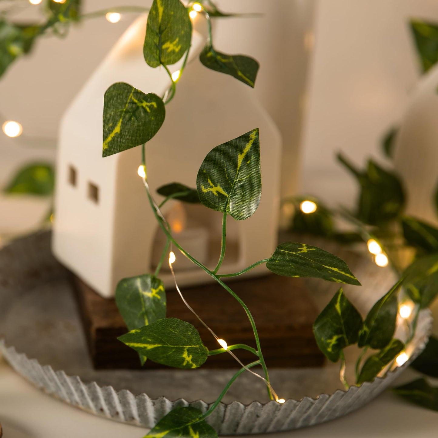 33 Ft Vine with Pothos String Lights Battery Operated, 8 Flashing Model Waterproof 100 LEDs Artifical Ivy Leaves Vine String Light for Garland Bedroom Wedding Party Holiday Patio Decor